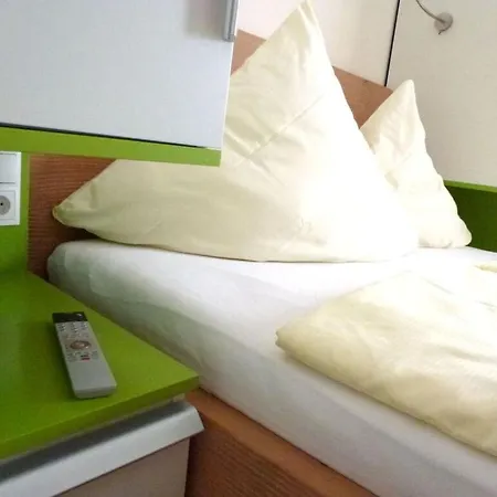 Deck 4 Modern Retreat Häven