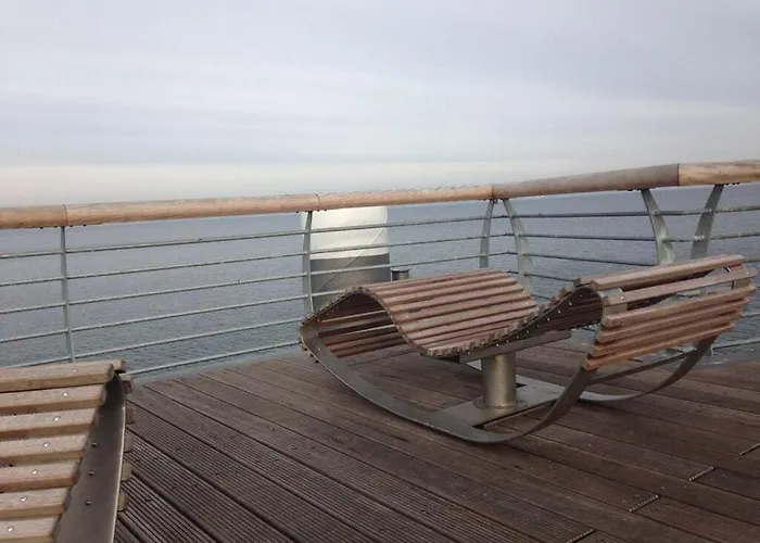 Deck 4 Modern Retreat